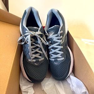 SAUCONY Women’s Cohesion 11 Sneaker Running Shoe size 9 NWT